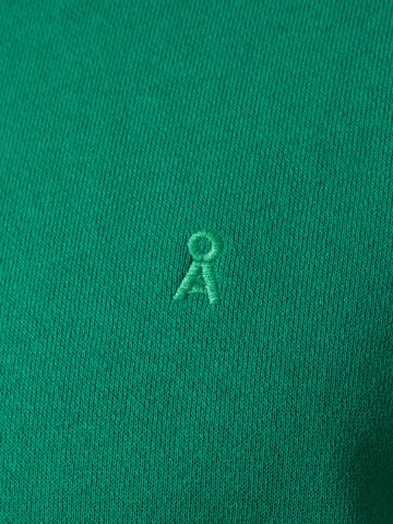 Sweat-shirt 'Baro' ARMEDANGELS en vert