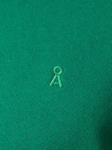ARMEDANGELS Пуловер 'Baro' в зелено