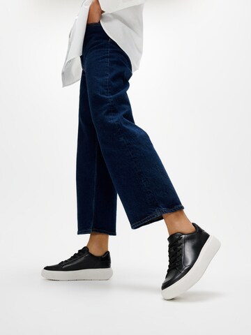 FitFlop Sneakers in Black