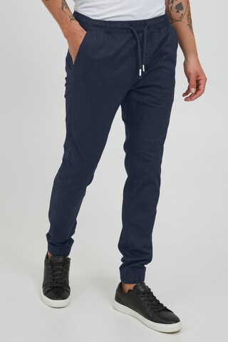 11 Project Regular Chino 'Louis' in Blauw: voorkant