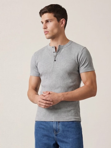 T-Shirt 'The Peter' ARMIE en gris : devant