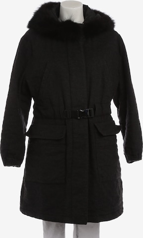 PRADA Winterjacke / Wintermantel M in Grau: Vorderseite