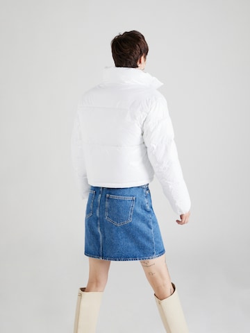 Calvin Klein Jeans Преходно яке в бяло