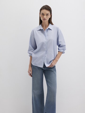 Mavi Blouse in Blue: front