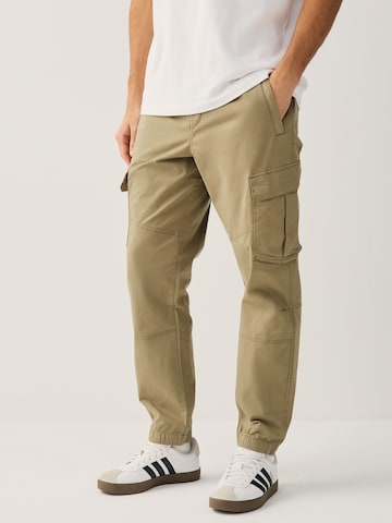 Next Tapered Cargobroek in Beige: voorkant