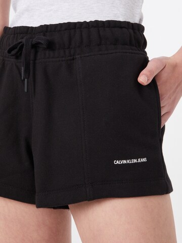 Calvin Klein Jeans Normální Kalhoty – černá