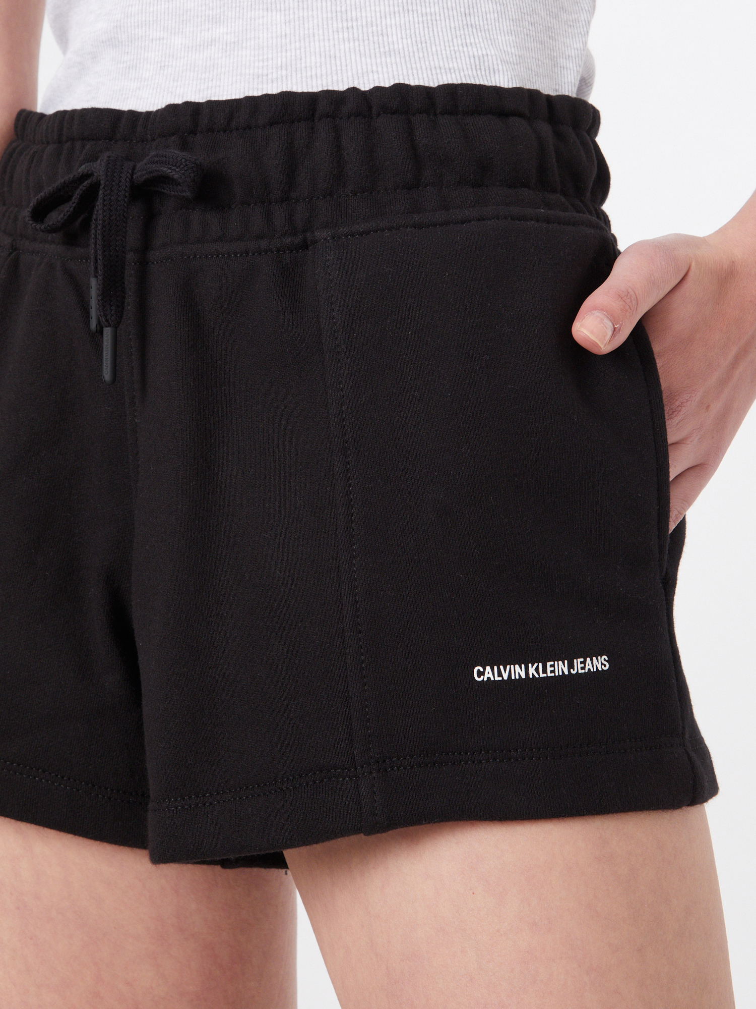 Calvin Klein Jeans Shorts in Schwarz 