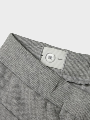 NAME IT Regular Housut 'NMMVIVASSE' värissä harmaa