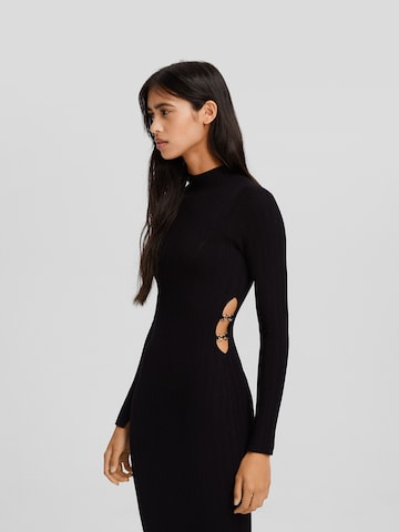 Rochie tricotat de la Bershka pe negru: față