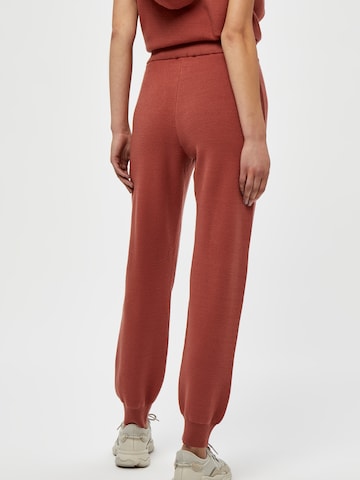 DESIRES Tapered Broek 'Gabi' in Rood