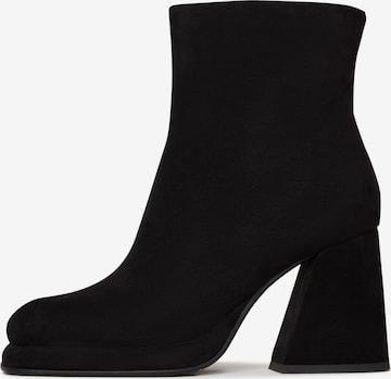 CESARE GASPARI Ankle Boots in Black: front