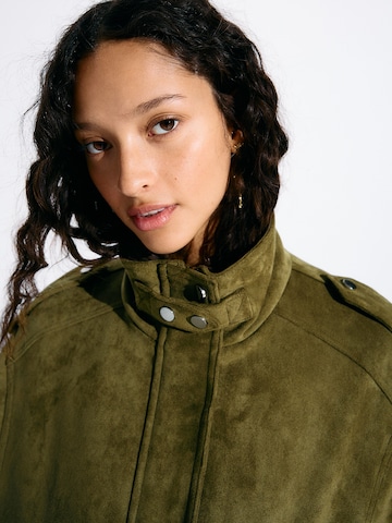 Bershka Jacke in Grün