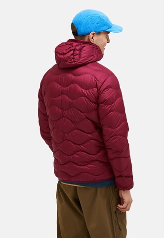 PEAK PERFORMANCE Between-Season Jacket in Red