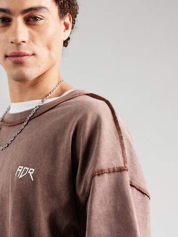 Atelier de roupa T-Shirt in Braun