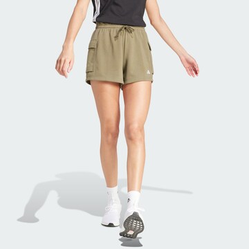 ADIDAS SPORTSWEAR Loosefit Sportbyxa 'Essentials' i grön: framsida