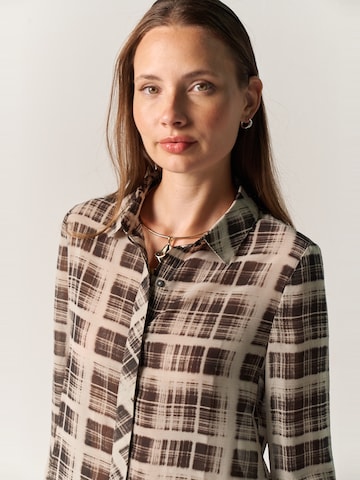Camicia da donna di KOROSHI in grigio
