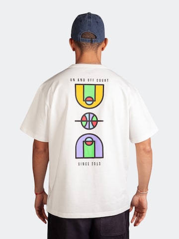 T-Shirt 'Ballin all Day' DillySocks en blanc : devant