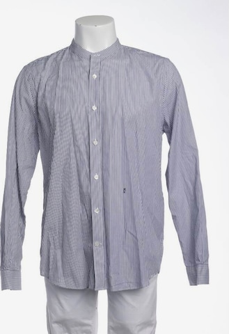 Closed Button Up Shirt in M in Blue: front