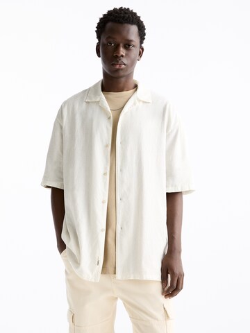 Pull&Bear Comfort Fit Skjorte i hvid: forside