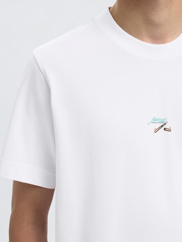 SELECTED - Camisa 'SLHPETE LICENSE' em branco