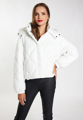 faina Between-Season Jacket in White: front