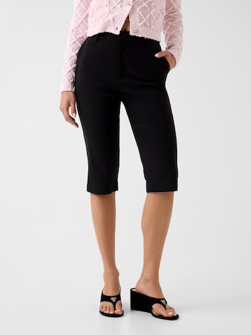 GUESS Slimfit Shorts in Schwarz: Vorderseite