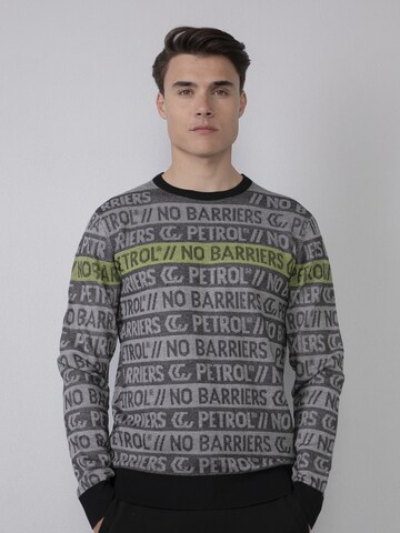 Pull-over Petrol Industries en gris : devant