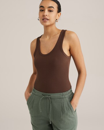 WE Fashion Top in Bruin: voorkant