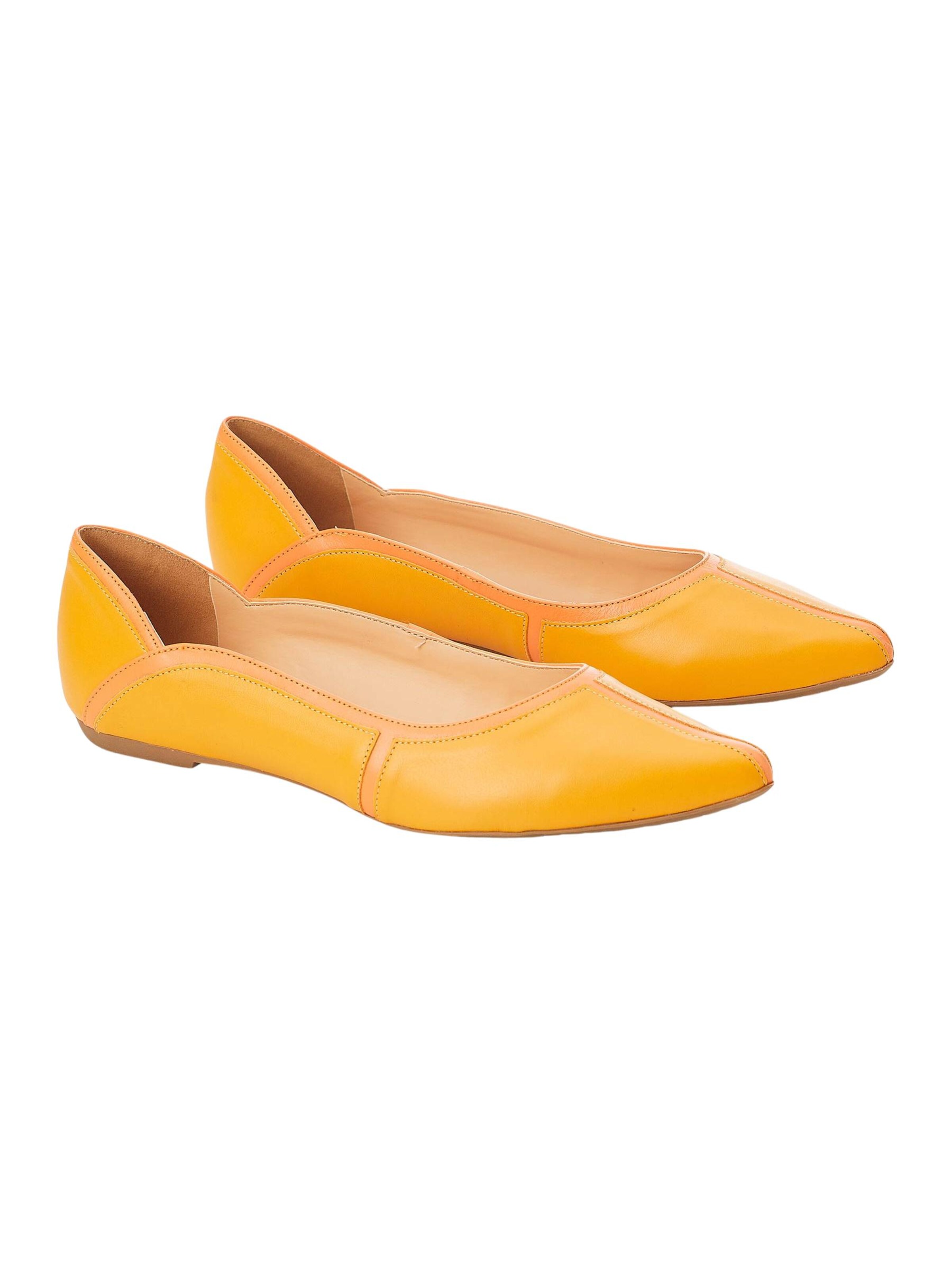 Ballerina 'Ballerines Mangara Pitanga en cuir' di Mangara Atelier in giallo