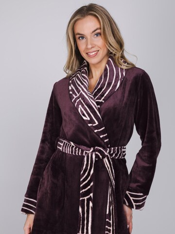 Robe de chambre 'Premium - Lunar Lines' Pastunette en violet : devant