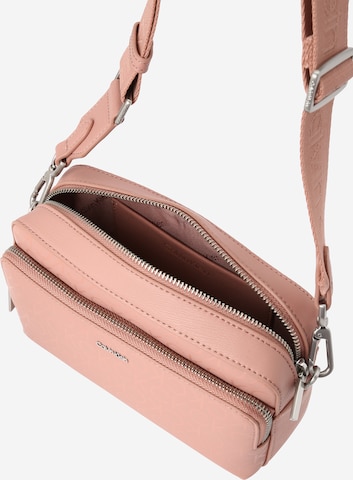 Calvin Klein Crossbody Bag Must in Light Pink ABOUT YOU