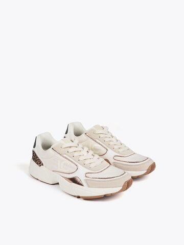 Baskets basses Lola Casademunt en blanc