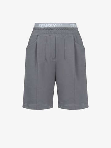 FEMSSY - Loosefit Pantalón 'CREASE SWEATHORTS GREY' en gris