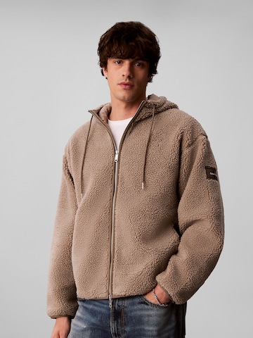 Calvin Klein Jeans Tussenjas in Bruin: voorkant