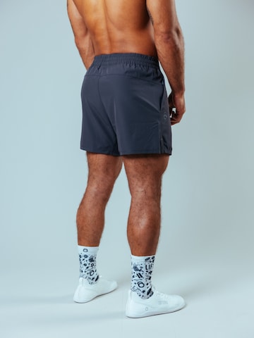 Coupe slim Pantalon de sport 'Raw Gym Shorts - Short Cut' Lifters en gris