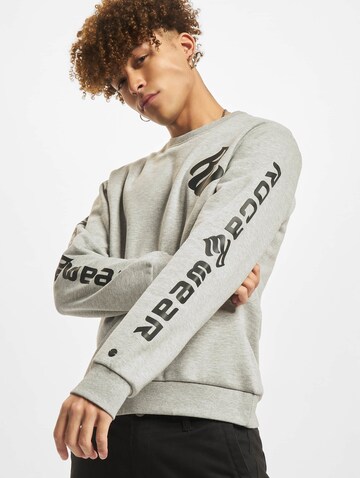 ROCAWEAR Свитшот в Серый