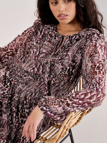 Robe ' ' Apricot en rouge