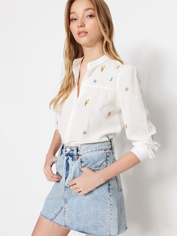Trendyol Blouse in Beige: front