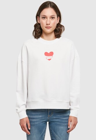 Merchcode Sweatshirt 'Hugs & Love - Heart Hug' in Weiß: Vorderseite
