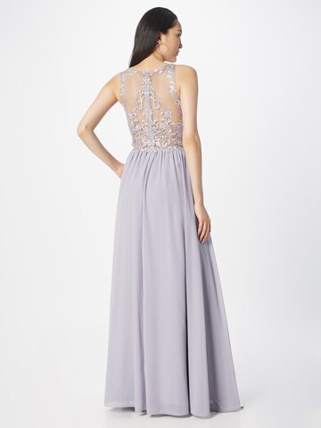 Rochie de seară de la Laona pe gri