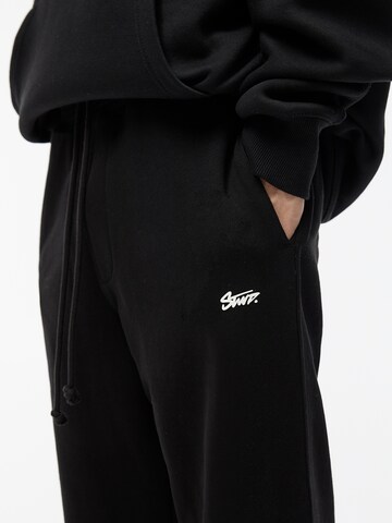 Pull&Bear Tapered Trousers in Black