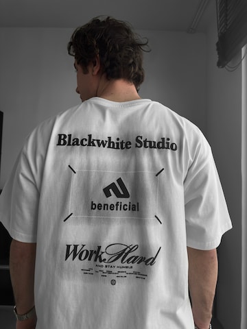 Kleidermafia T-shirt 'Beneficial' i beige