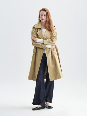 TorWeit Between-Seasons Coat 'Long Trench Coat' in Green
