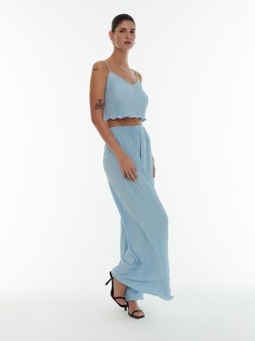 Top 'Leni' di ABOUT YOU x Laura Giurcanu in blu