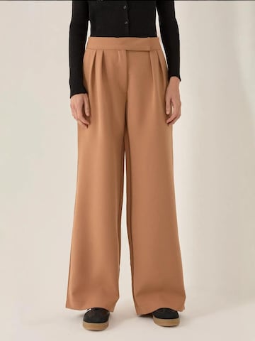 Hiccup Wide Leg Hose in Braun: Vorderseite