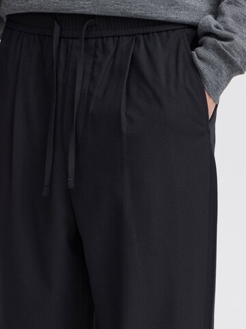 Casual Friday Loosefit Chino 'HAAKAN 0165' in Zwart