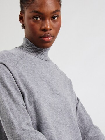 Pullover 'PCSIA' di PIECES in grigio