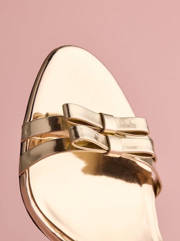 Sandales à lanières 'Tabitha Simmons Siren' Next en or