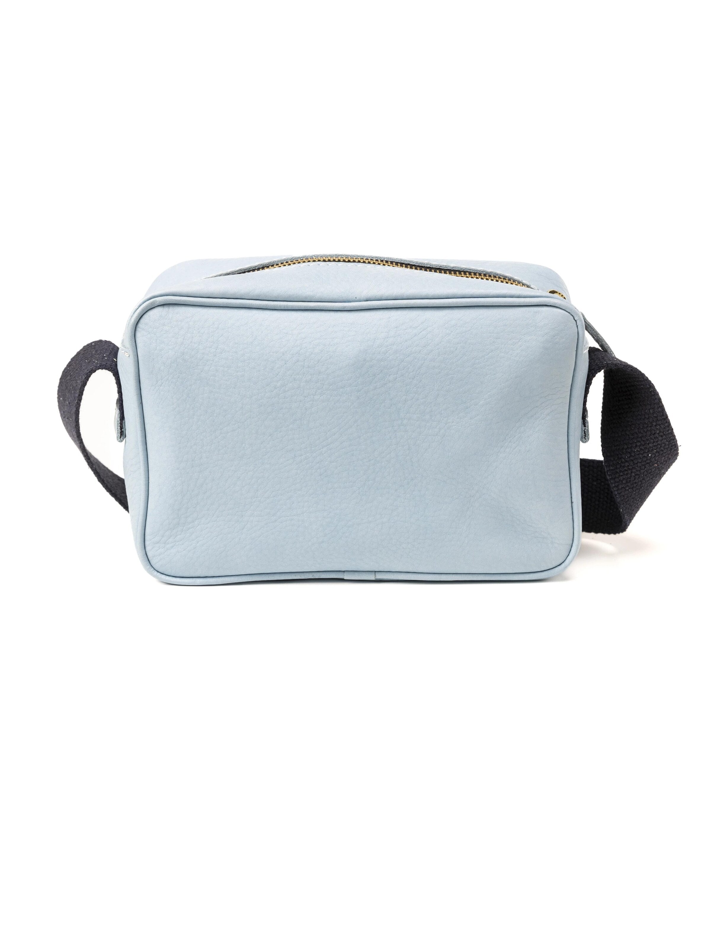 THE DUST COMPANY Taška přes rameno 'Leather Crossbody Light Blue The Sausalito Collection' – modrá