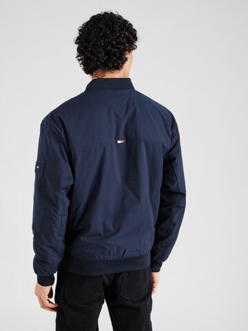 TOMMY HILFIGER Tussenjas in Blauw